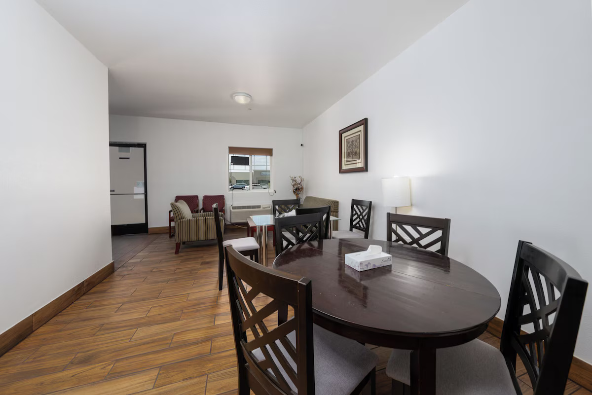 Suite dining